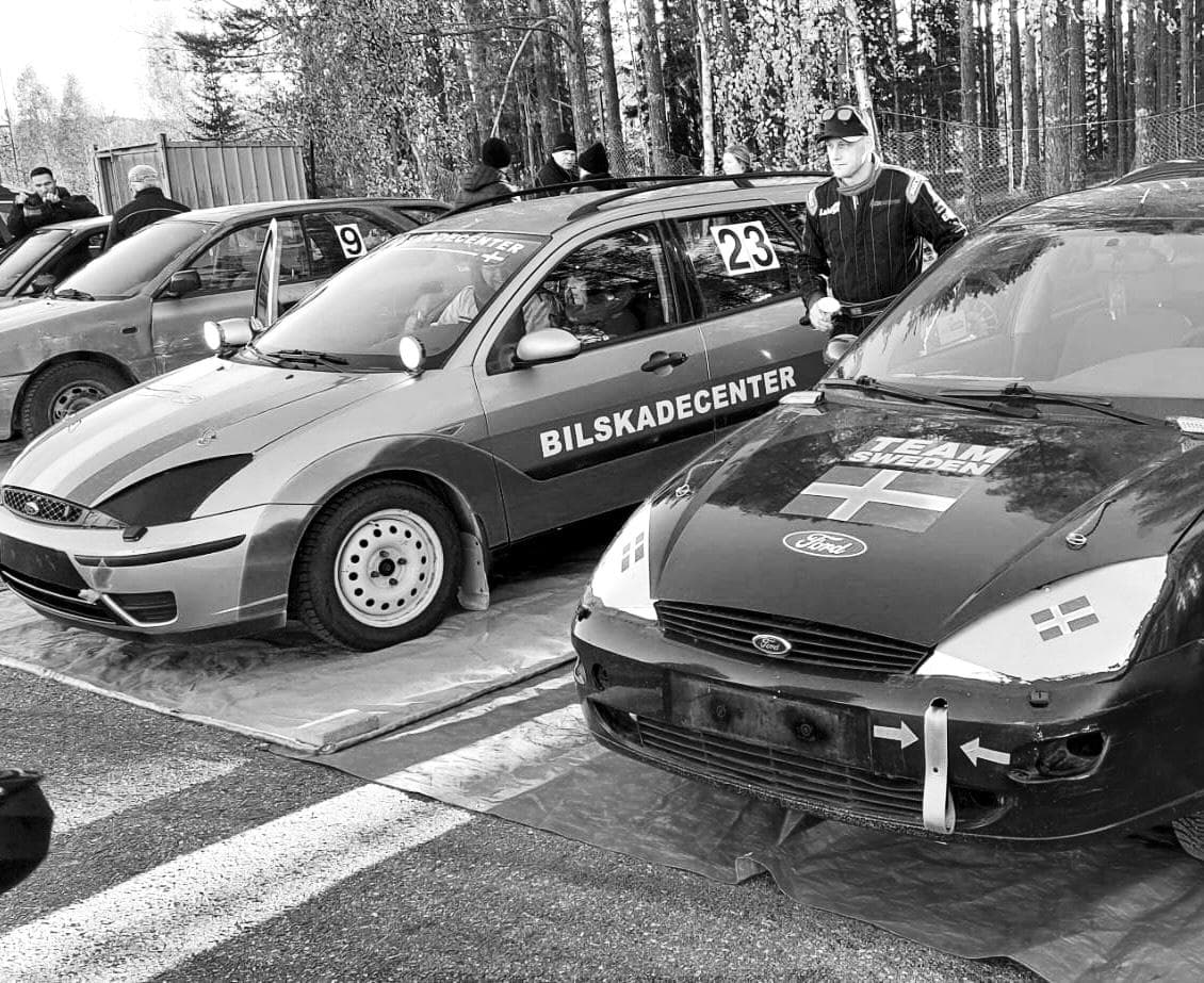 Förberedelser i depån inför start, Bilskadecenters folkracebil